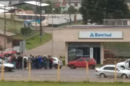 Criminosos atacam bancos em pelo menos trs cidades do RS
