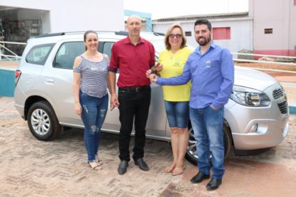 Prefeitura de Santo Antnio das Misses recebe carro zero quilmetro que beneficiar a Apae