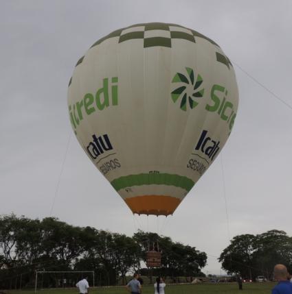 Sicredi Unio RS realizou voos de balo em Santo Antnio das Misses